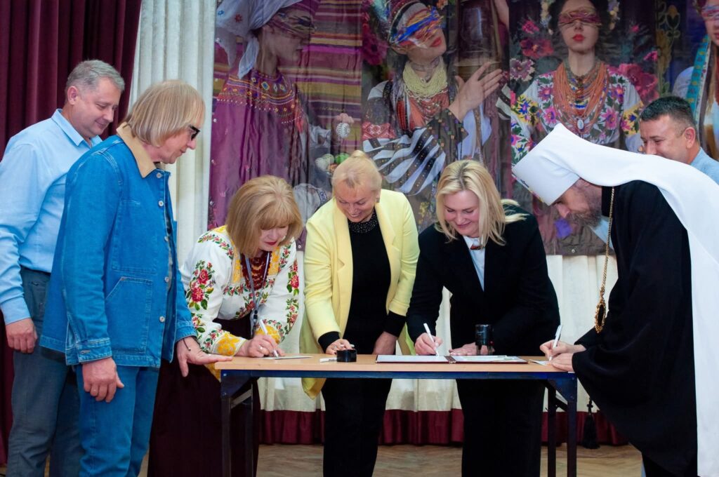 Урочисте спецпогашення поштової марки до 25-річчя Кременецько-Почаївського державного історико-архітектурного заповідника. - Фото 4