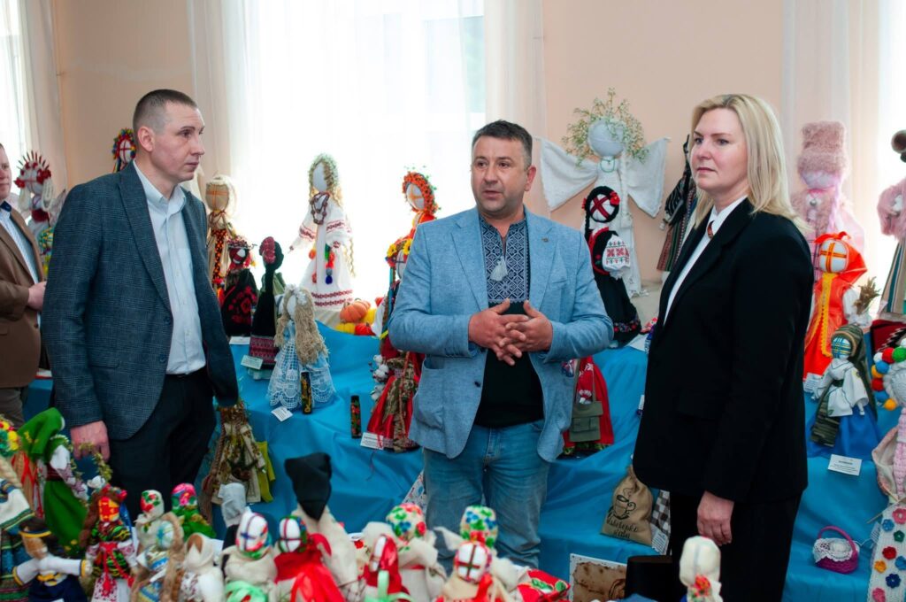 30 травня у Кременці відбувся ІІ Фестиваль-конкурс «Чарівний світ ляльки-мотанки» - Фото 20